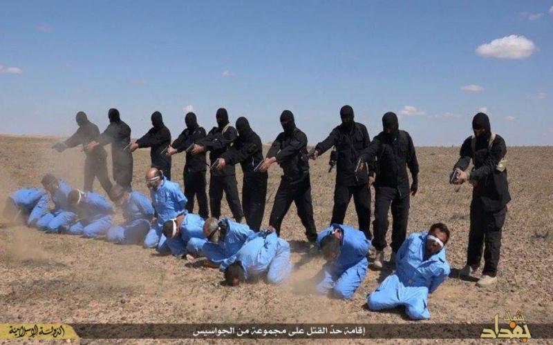 صور: "تنظيم الدولة" يعدم 10 عراقيين