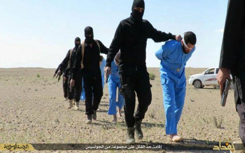 صور: "تنظيم الدولة" يعدم 10 عراقيين