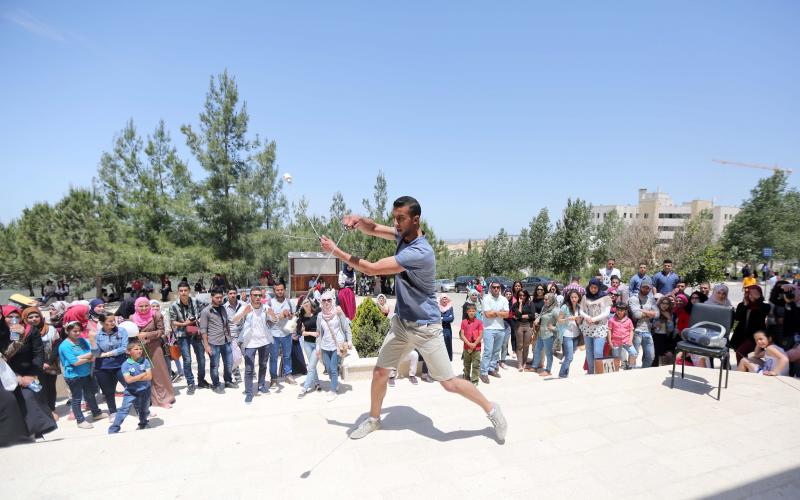 جامعة بيرزيت تنظم يوماً مفتوحاً لطلبتها