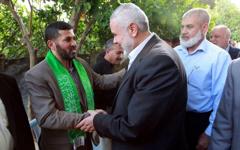 صور: هنية يشارك المحرر "الدحنون" فرحته