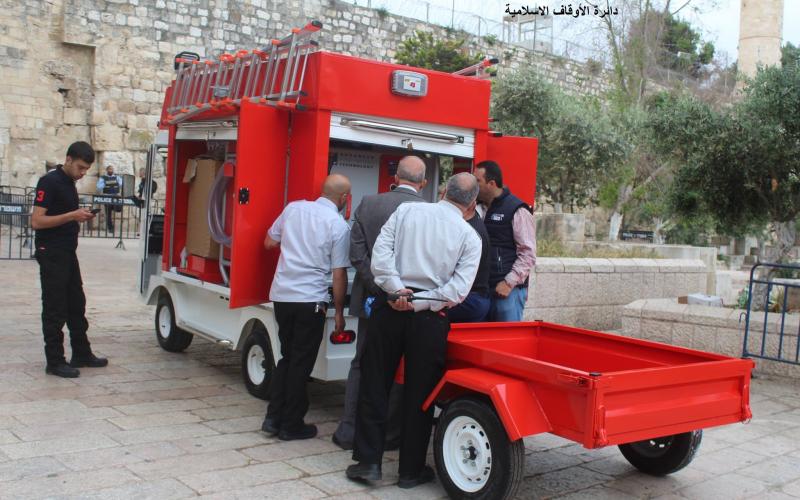 صور:  سيارة أطفاء مجهزة تصل الأقصى