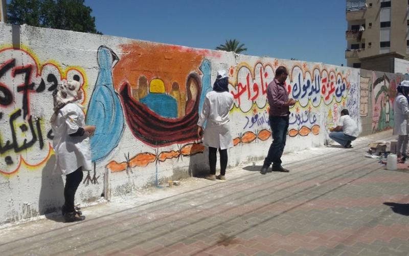 بالصور: رسم "جدارية العودة" في المغازي