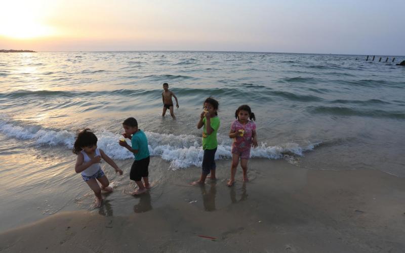 صور: الاستجمام على شاطئ بحر غزة