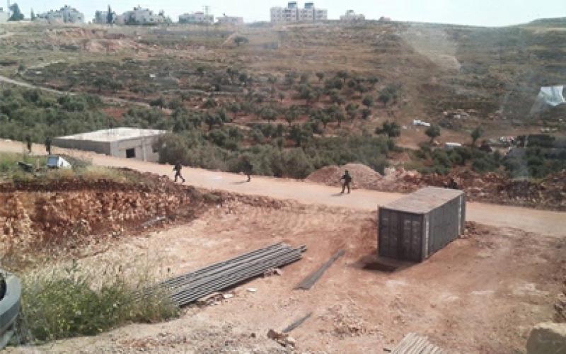 بالصور: إصابة مواطن واعتقال آخر باقتحام قلنديا