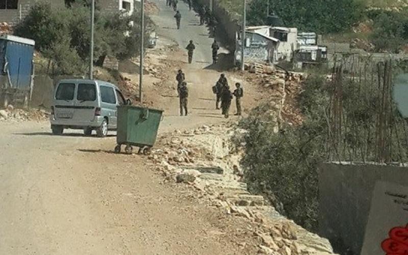 بالصور: إصابة مواطن واعتقال آخر باقتحام قلنديا