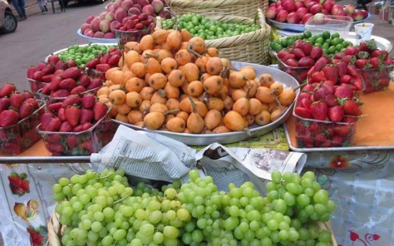 صور: بسطات فواكه متنوعة في سوق رام الله