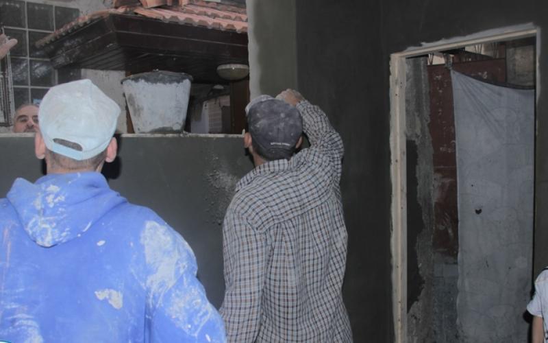 بالصور: زكاة المغازي ترمم منزلاً لأسرة فقيرة