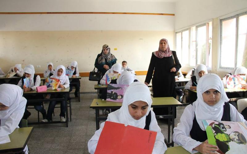 صور: التعليم تتفقد الطلاب بقاعات الامتحان