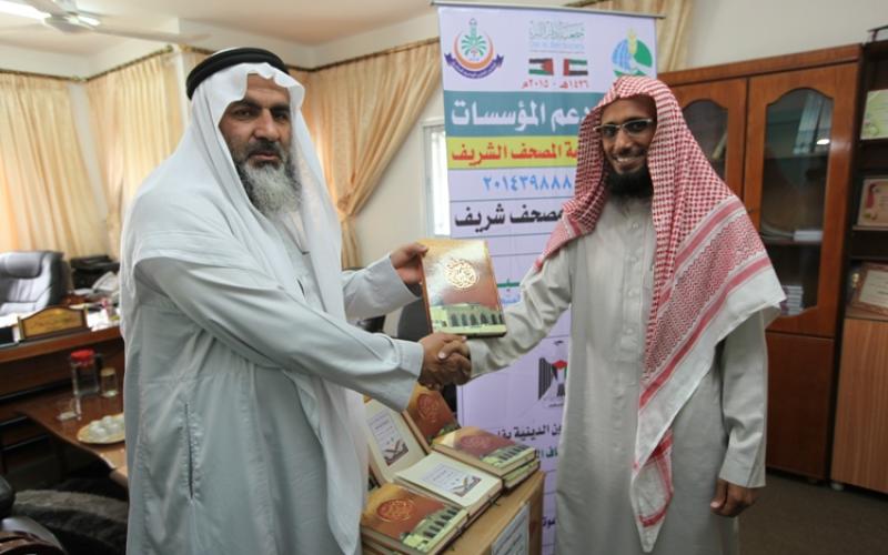 بالصور: أوقاف الوسطى تتسلم 150 مصحف