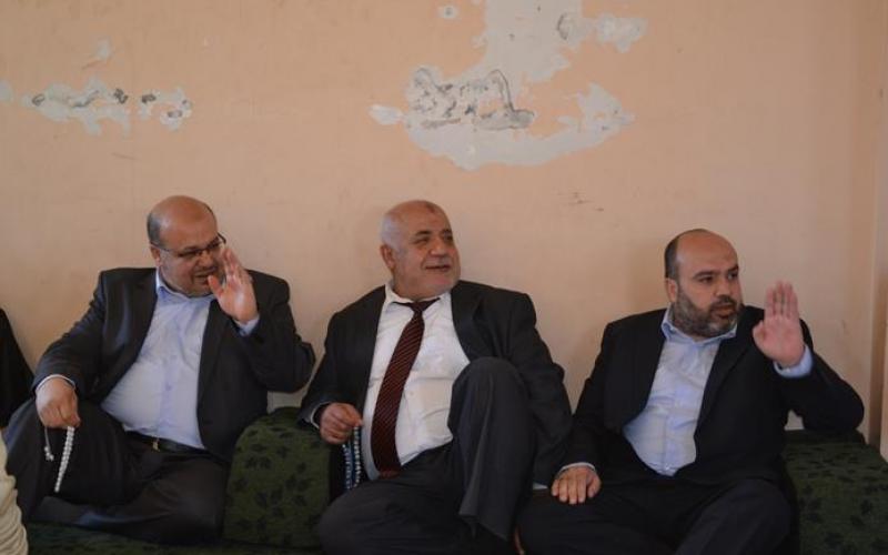 بالصور: حماس تزور دواوين عائلات بالوسطى