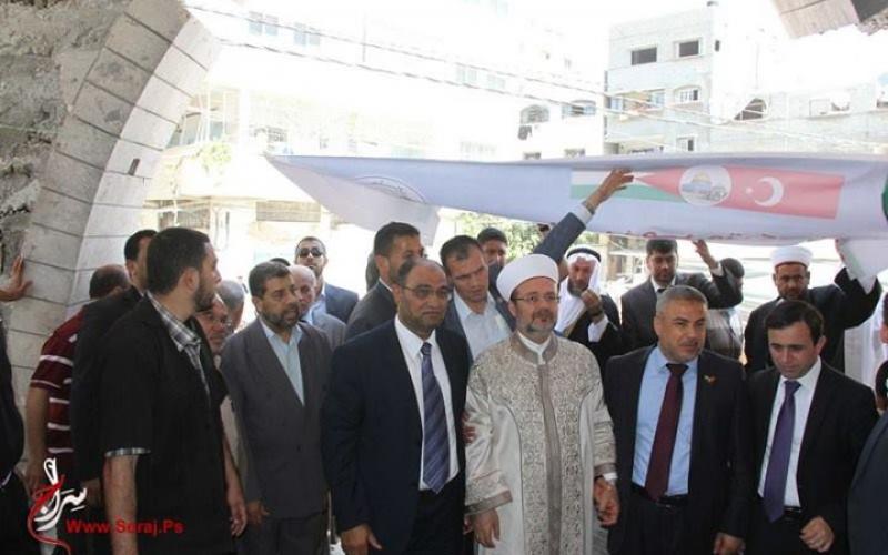صور: وزير الأوقاف التركي يتفقد الدمار في غزة
