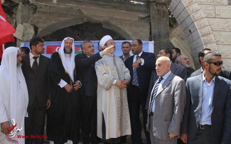صور: وزير الأوقاف التركي يتفقد الدمار في غزة