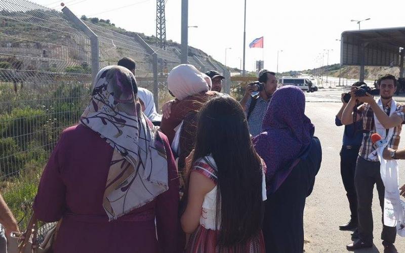 صور: الإفراج عن الأسيرة بشرى الطويل