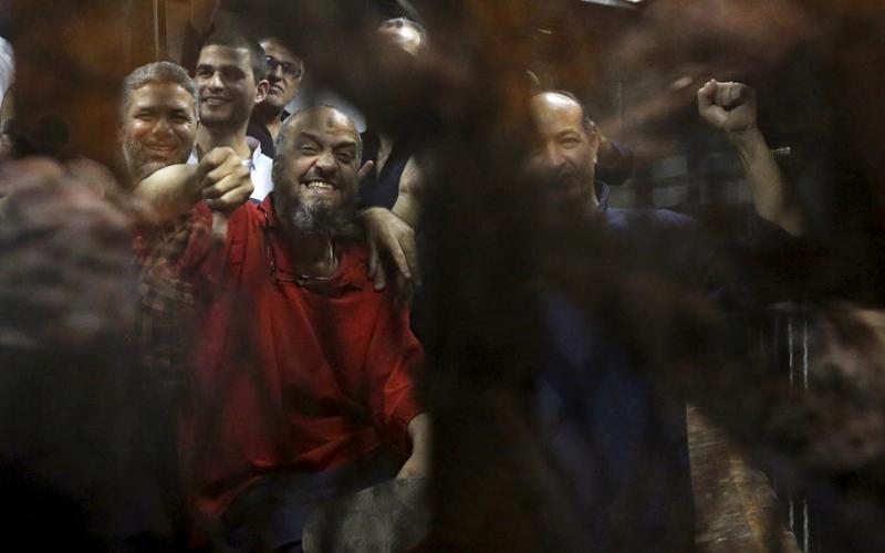 صور: محاكمة الرئيس مرسي وقيادت الإخوان