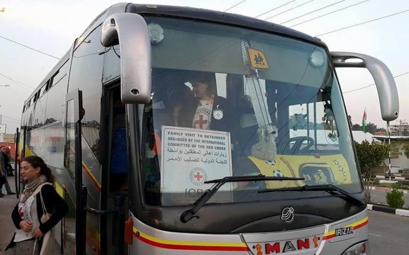 صور:أهالي الأسرى يزورون أبناءهم بـ"نفحة"