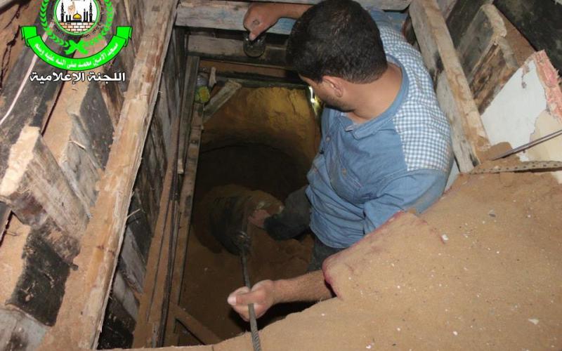 صور: إزالة صاروخ من أنقاض مسجد الأمين