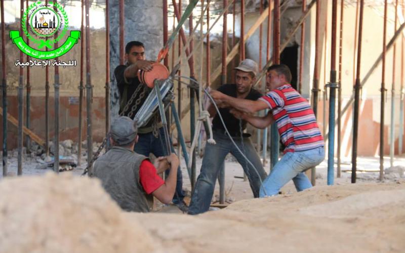 صور: إزالة صاروخ من أنقاض مسجد الأمين