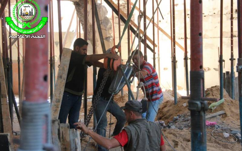 صور: إزالة صاروخ من أنقاض مسجد الأمين