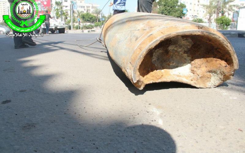 صور: إزالة صاروخ من أنقاض مسجد الأمين