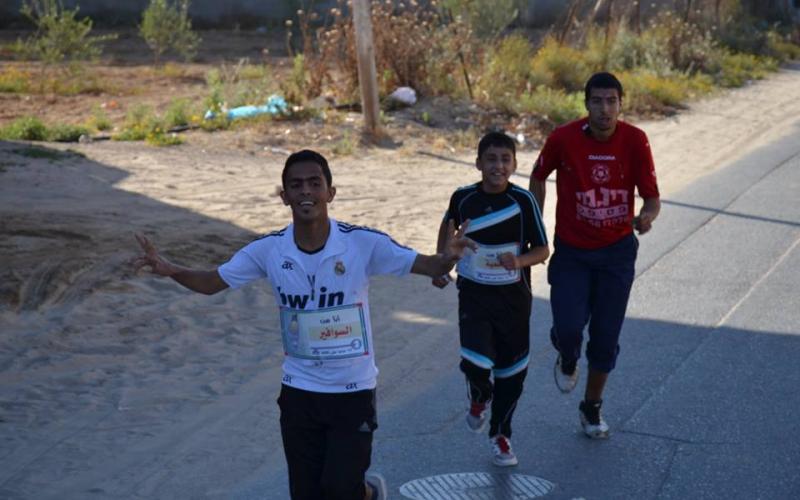 بالصور: شؤون اللاجئين بدير البلح تنظم سباق الضاحية