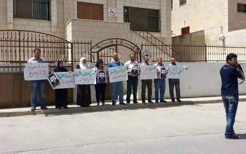 صور: وقفة تضامنية مع الأسير "عدنان"