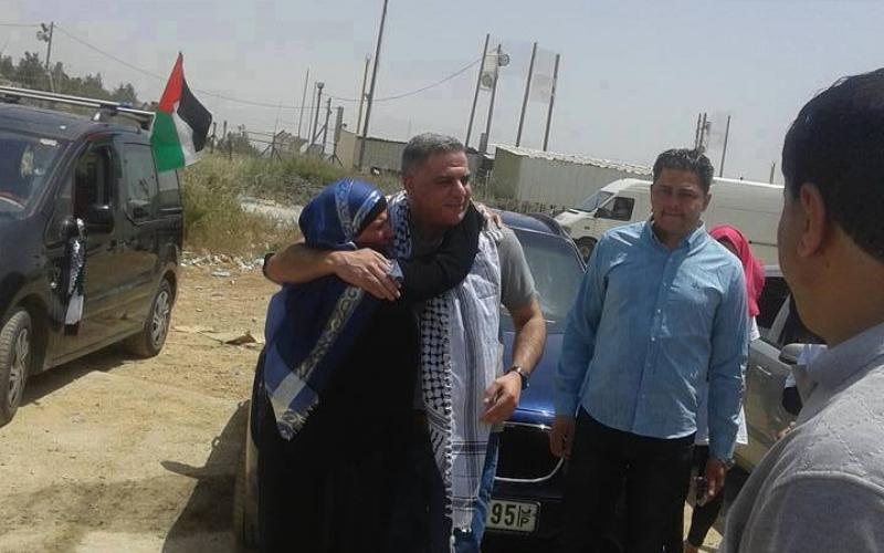 بالصور: "سمحان" يعانق الحرية بعد 14 عامًا