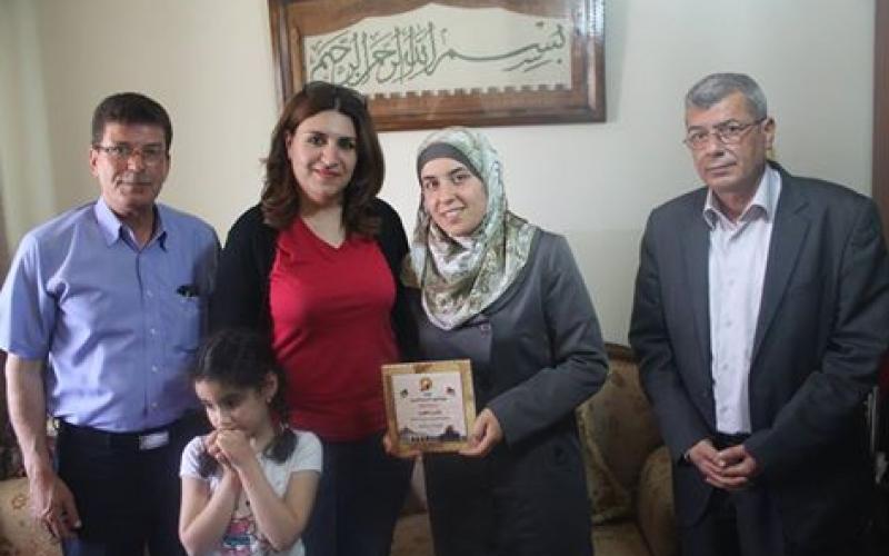 بالصور: تكريم المحررة بشرى الطويل