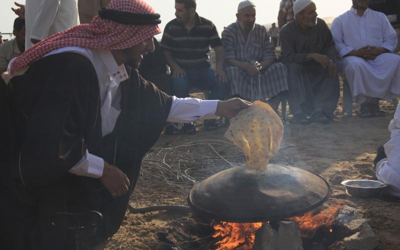 بالصور: القسام يتسلم مفتاح العودة بخانيونس