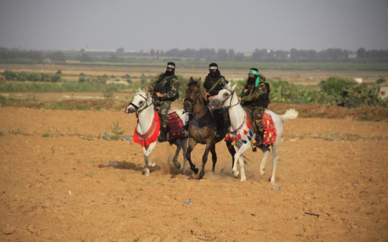 بالصور: القسام يتسلم مفتاح العودة بخانيونس