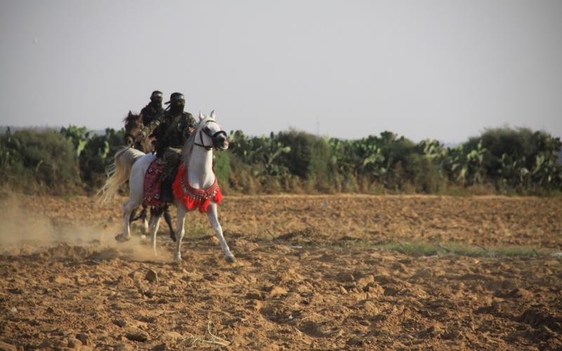بالصور: القسام يتسلم مفتاح العودة بخانيونس