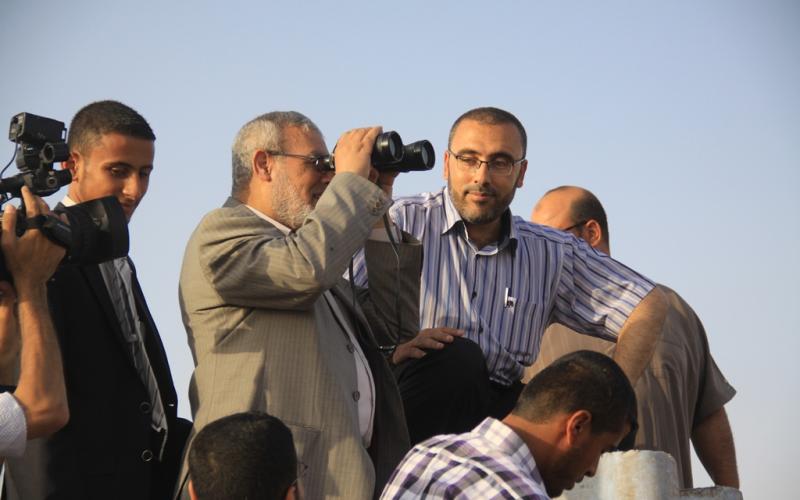 بالصور: القسام يتسلم مفتاح العودة بخانيونس