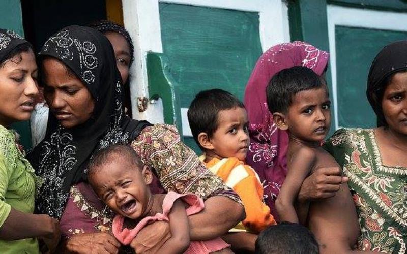 صور: تواصل أزمة مسلمي الروهينجا العالقين في البحر