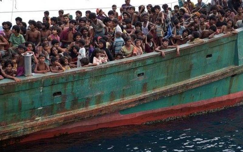 صور: تواصل أزمة مسلمي الروهينجا العالقين في البحر