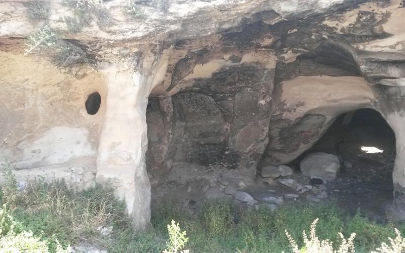 صور : كهوف أثرية في الخليل