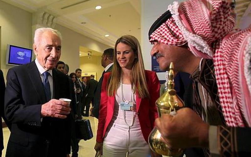 صور: بيريز يلقى حفاوة عربية في الأردن