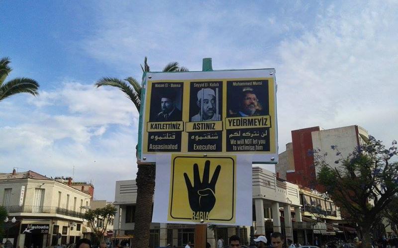 صور: مسيرة بالمغرب ضد الأحكام على مرسي