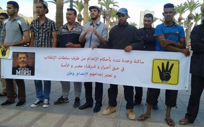 صور: مسيرة بالمغرب ضد الأحكام على مرسي