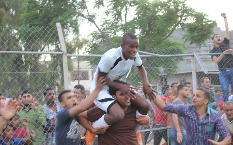 بالصور: أبو هولي يهنئ المغازي ويؤكد دعمه للفريق‎