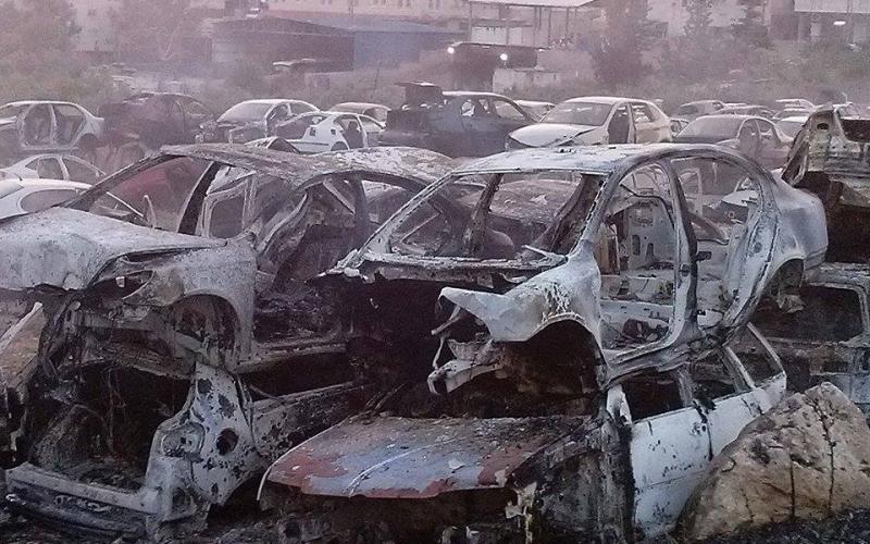 صور: حريق هائل في تجمع للمركبات بالقدس