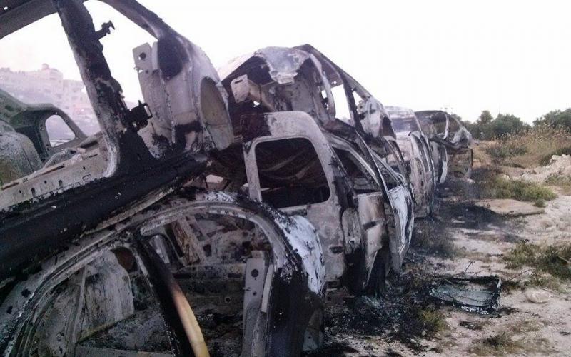 صور: حريق هائل في تجمع للمركبات بالقدس