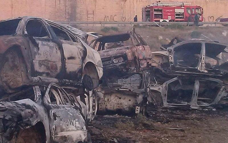 صور: حريق هائل في تجمع للمركبات بالقدس