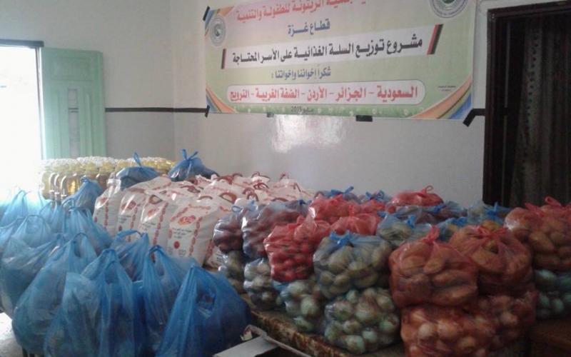 بالصور: جمعية الزيتونة توزع مساعدات للفقراء