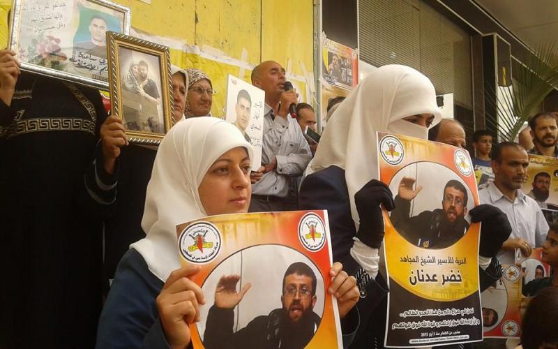صور: وقفة تضامنية بجنبن دعمًا للأسرى و"عدنان"