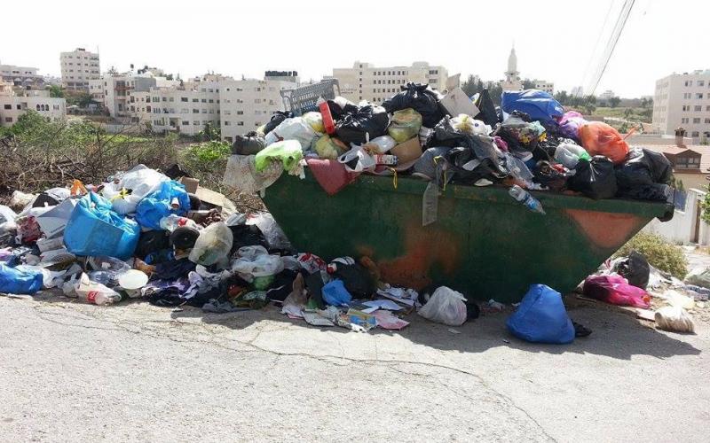 صور: تراكم القمامة يزعح أهالي الخليل