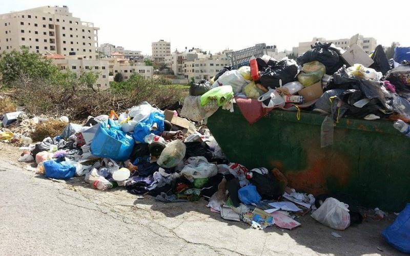 صور: تراكم القمامة يزعح أهالي الخليل