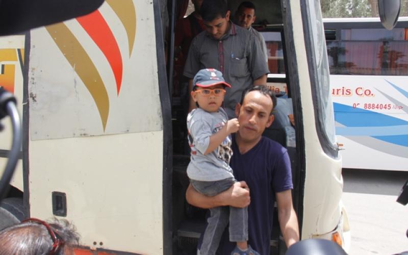 صور: وصول العالقين بمصر إلى معبررفح