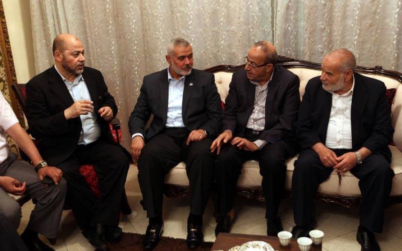 صور: قيادة حماس تزور "أبو شهلا" لتهنئته بالسلامة
