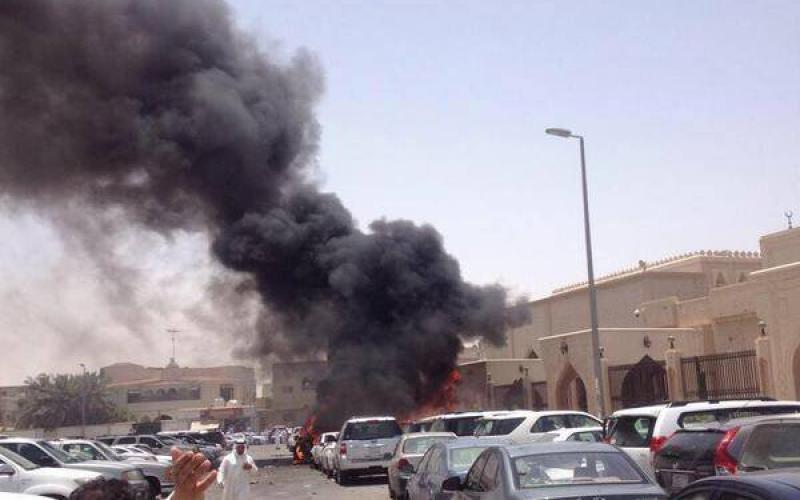 صور: انفجار قرب مسجد شيعي بالسعودية