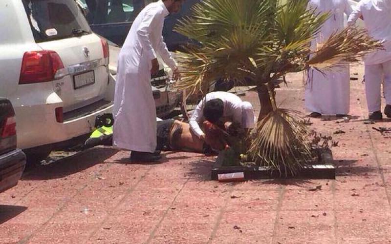 صور: انفجار قرب مسجد شيعي بالسعودية