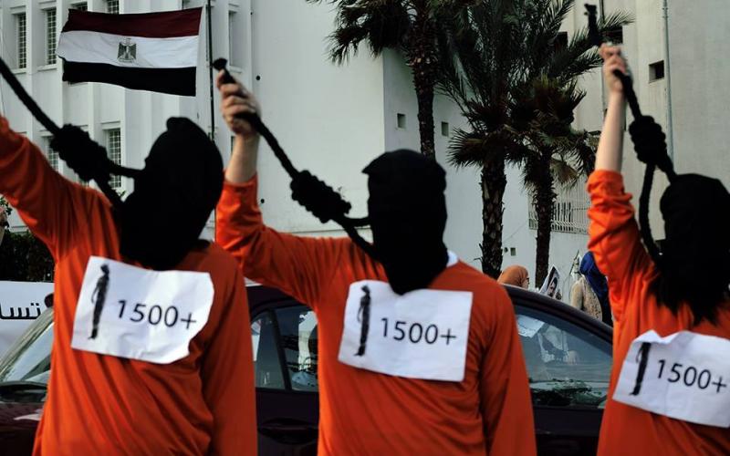 صور: مظاهرات بتونس ضد أحكام الإعدام بمصر